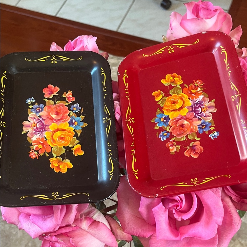 Floral Decorative Trays - Black and Red
